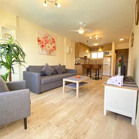 Apartment Modern 1 Bedroom Seaside With Pool