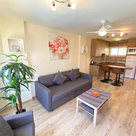 Modern 1 Bedroom Seaside With Pool Apartment *